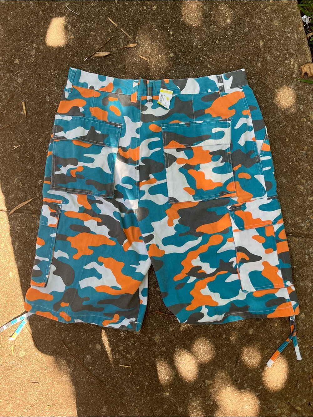 Access Men's Teal & Orange Camo Cargo Shorts. 42